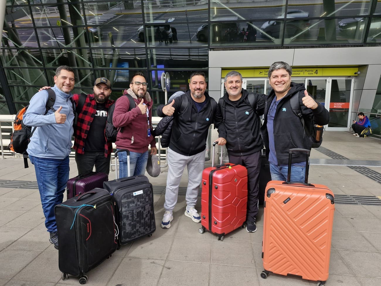 Delegación XP saliendo desde Santiago hacia Londres