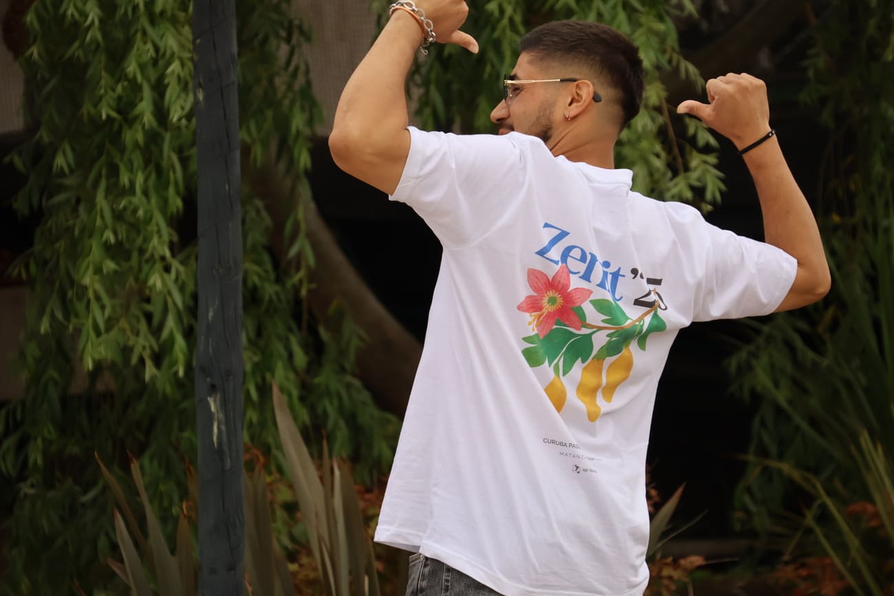 Edu con la polera